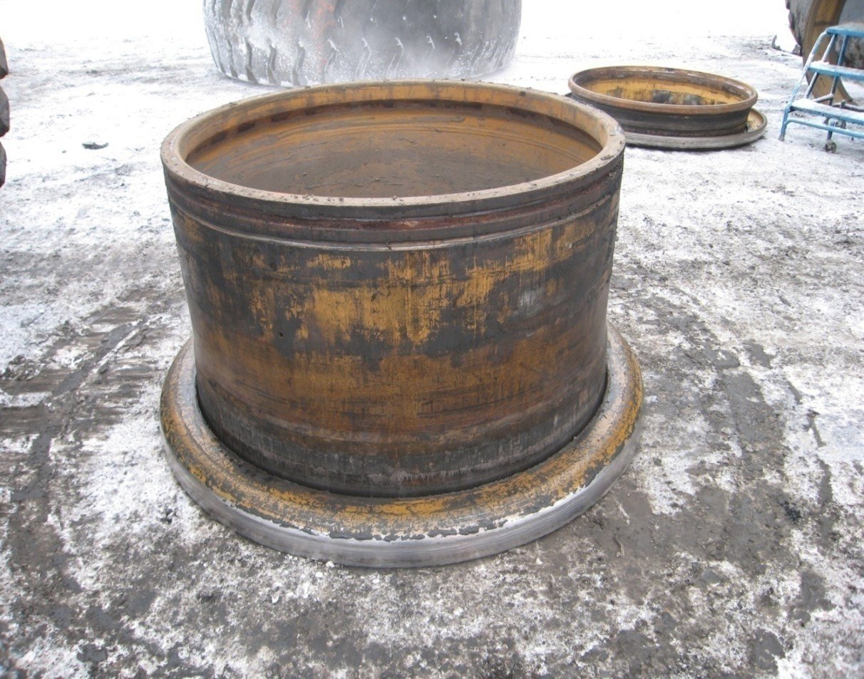 This rim was mounted with Tire Life® when the vehicle was new, by a coal mine in Alberta, Canada.
You can see by the original paint, the complete lack of rust.